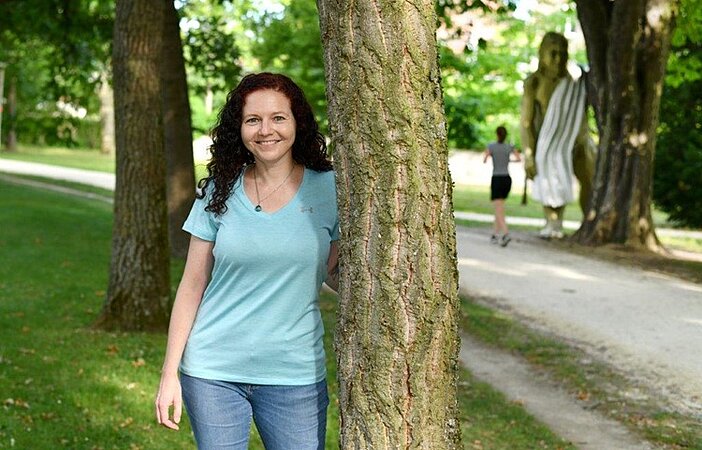 Frau nimmt ab