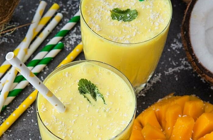 Shake mit Mango, Kokos und Ingwer