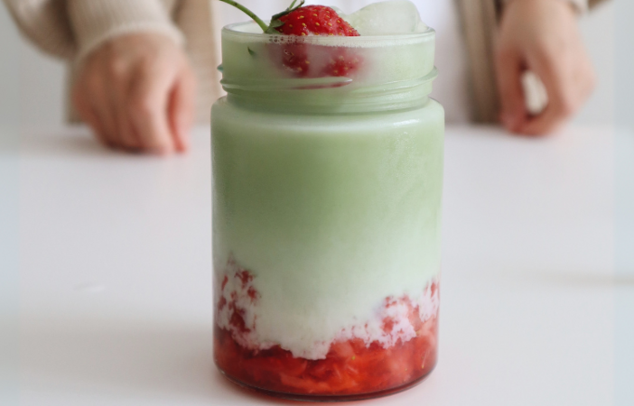 Almased Iced Strawberry matcha 