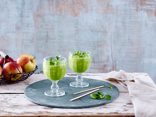 grüner Shake im Glas 